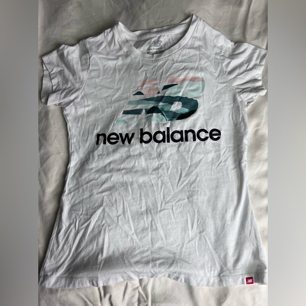 Women’s small new balance tee